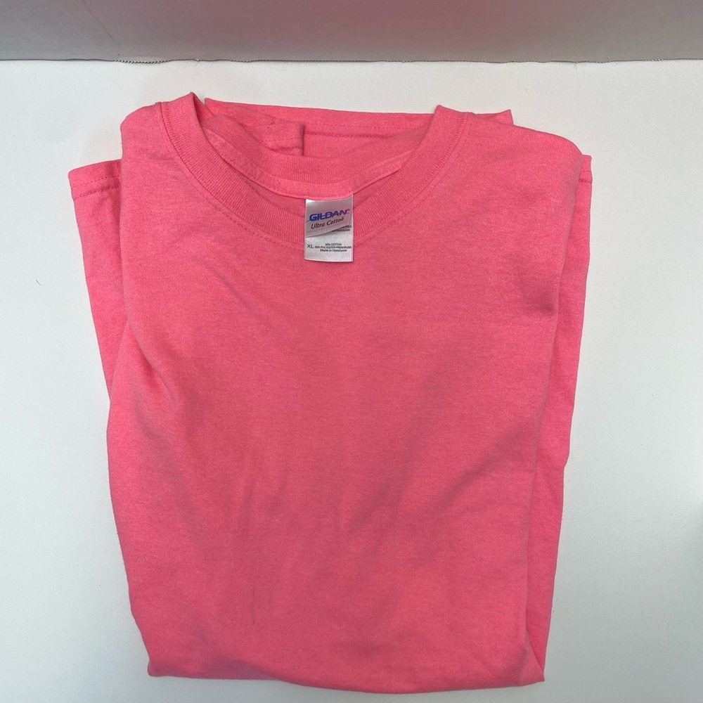 Pink men’s short sleeve XL Gildan t shirt